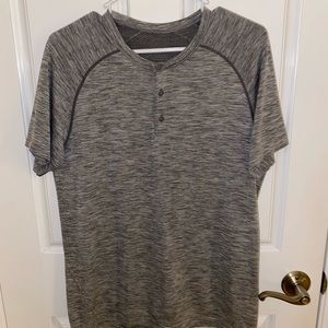 Lululemon Men’s Metal Vent Henley | Size Medium